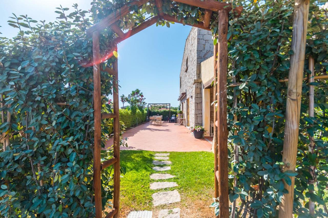 Relais Del Borgo- Domo Ξενοδοχείο Porto San Paolo  Εξωτερικό φωτογραφία