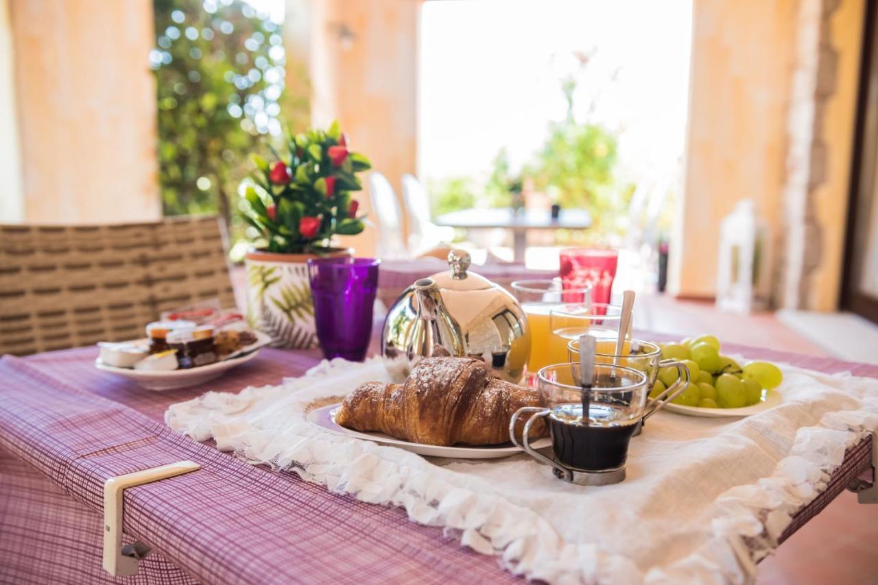 Relais Del Borgo- Domo Ξενοδοχείο Porto San Paolo  Εξωτερικό φωτογραφία